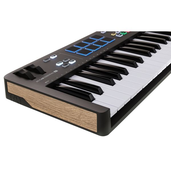 ARTURIA KEYLAB ESSENTIAL 16